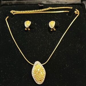 Necklace & earrings set